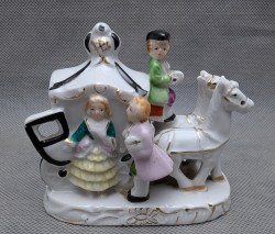 Фигурка винтажная фарфоровая Карета (B063)