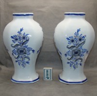 Вазы фарфоровые старинные в стиле Делфт 2 шт. (M584)