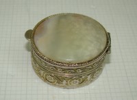 Шкатулка таблетница винтажная с камнем (M295)