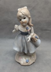 Фигурка статуэтка в стиле Каподимонте Девочка (B067)