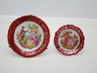Limoges миниатюры тарелочки 2 шт. Галантные сцены Фрагонара (A578)