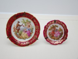 Limoges миниатюры тарелочки 2 шт. Галантные сцены Фрагонара (A578)