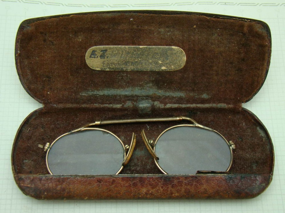 Пенсне старинное в футляре (R565)