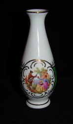 Вазочка с галантной сценой (U977)