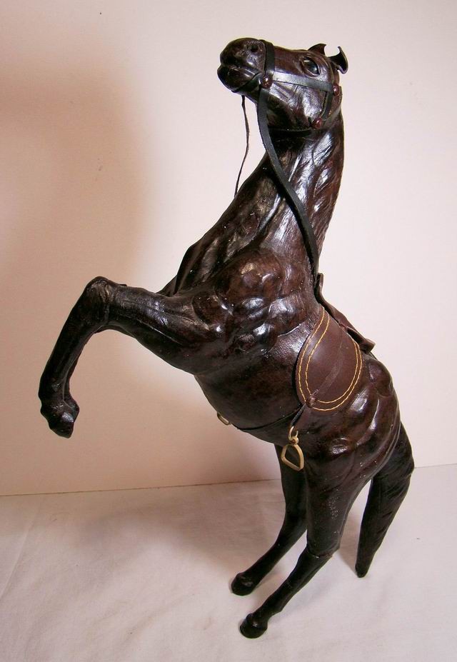 Скульптура "Лошадь" (C851)