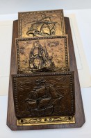Старинная полочка для писем и газет с чеканками Парусники (A874)