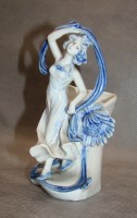 Фигурка вазочка фарфоровая старинная с дефектом (M493)