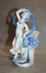 Фигурка вазочка фарфоровая старинная с дефектом (M493)