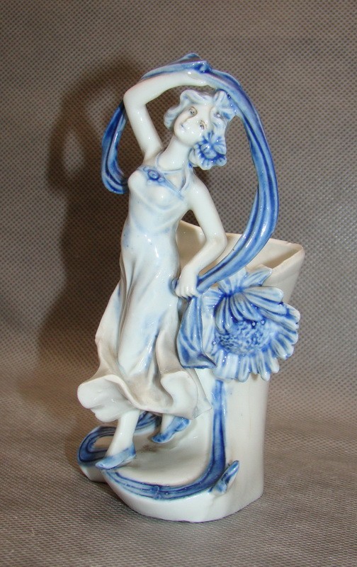 Фигурка вазочка фарфоровая старинная с дефектом (M493)