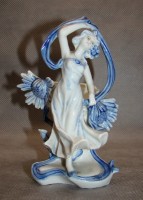 Фигурка вазочка фарфоровая старинная с дефектом (M493)