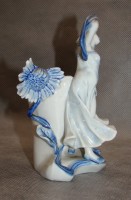 Фигурка вазочка фарфоровая старинная с дефектом (M493)