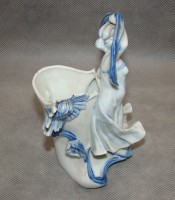 Фигурка вазочка фарфоровая старинная с дефектом (M493)