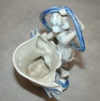 Фигурка вазочка фарфоровая старинная с дефектом (M493)