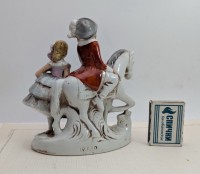 Фарфоровая фигурка статуэтка старинная (A977)