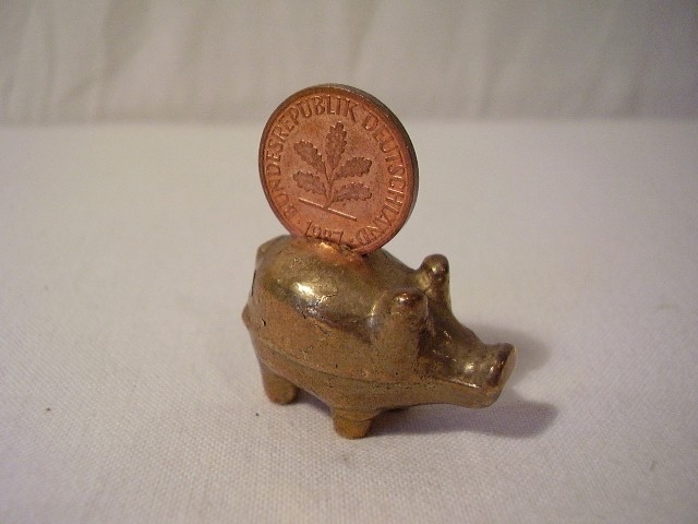 Фигурка "Поросенок с монетой" (D936)