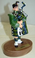 Фигурка Шотландский гвардеец с волынкой (W069)