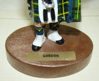 Фигурка Шотландский гвардеец с волынкой (W069)