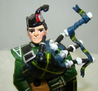 Фигурка Шотландский гвардеец с волынкой (W069)