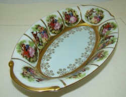 Блюдо фарфоровое с галантными сценами (X319)