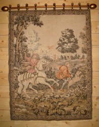 Гобелен старинный на карнизе (F595)