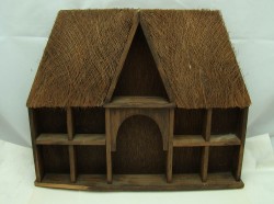 Полочка "домик" для миниатюр (U986)