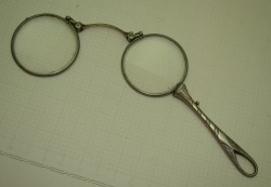 Лорнет складной старинный (Q038)