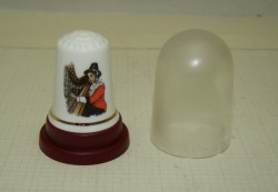 Y Ddraig наперсток фарфоровый коллекционный в футляре (X322)