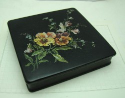 Шкатулка деревянная старинная "Цветы" (U816)