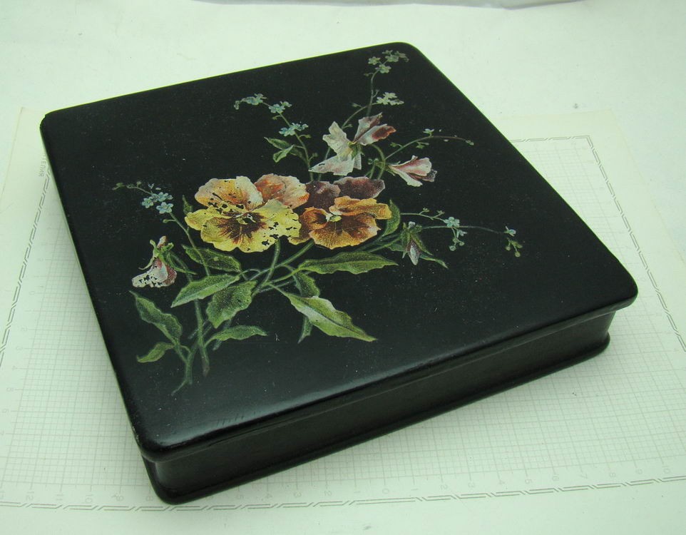 Шкатулка деревянная старинная "Цветы" (U816)