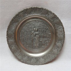 Блюдце с литьем (J924)