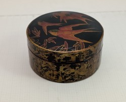 Шкатулка винтажная лаковая Ласточки (A989)