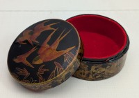 Шкатулка винтажная лаковая Ласточки (A989)