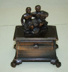 Точилка коллекционная Комод Близнецы (Q114)