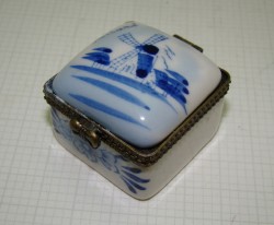 Шкатулка миниатюра таблетница Мельница (Y237)