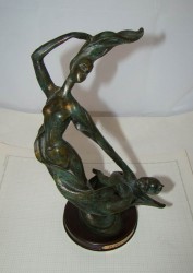 Скульптура "Женщина с ребенком" (U396)