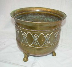 Кашпо на ножках (J045)