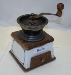 Кофемолка старинная (Q501)