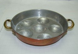 Миска сковорода медная с выемками (R954)
