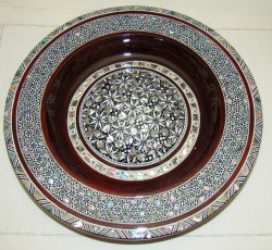 Тарелка настенная с перламутром. (Y675)