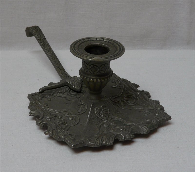 Подсвечник старинный с ручкой (L244)