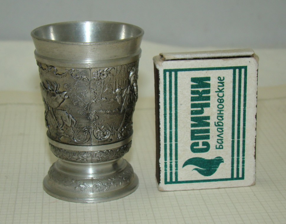 Оловянные рюмки. Рюмка олово. Рюмки из олова. Клеймо f m n на оловянной стопке. Рюмки из олова.