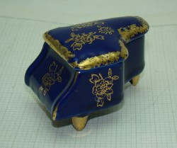 Шкатулка, фарфоровая миниатюра "Рояль" (V298)