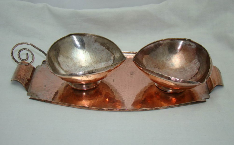 Молочник и сахарница на подносе (U091)