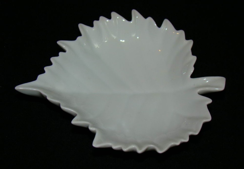 Лоток фарфоровый "Лист" (U407)