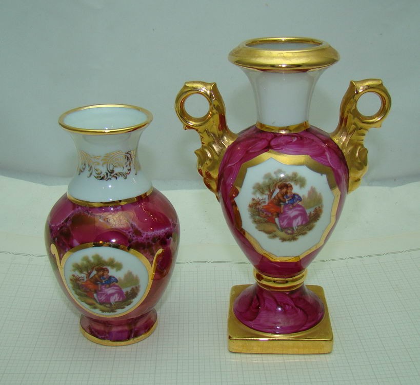 Вазы с галантной сценой 2 шт. (U895)