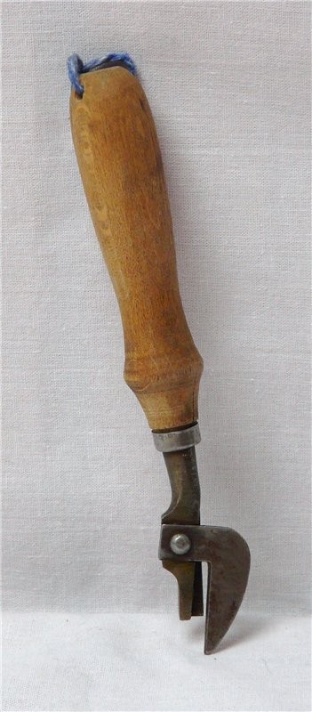 Нож консервный, старинный (J999)