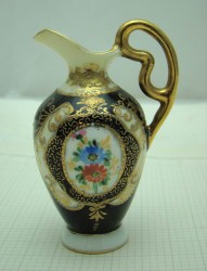 Кувшинчик миниатюрный, фарфоровый. (U896)