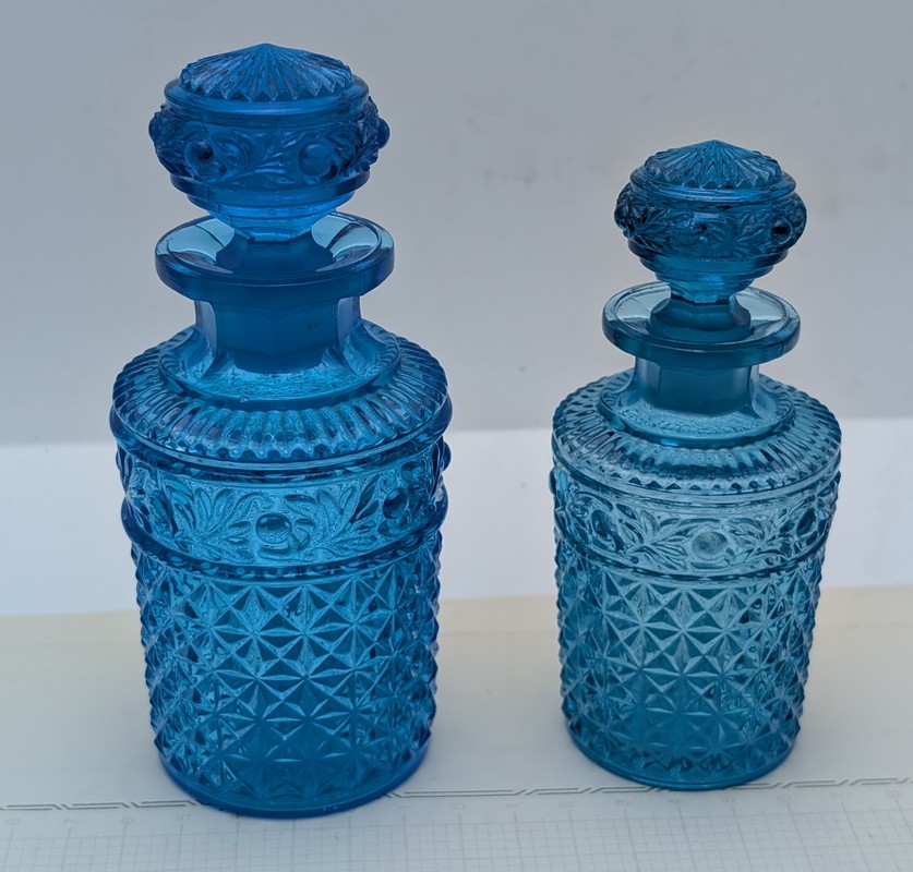 Флаконы для туалетной воды винтажные 2 шт. (B102)