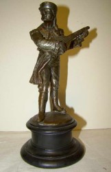 Скульптура статуэтка старинная "Музыкант" (K712)