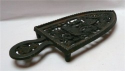 Подставка под утюг (R137)